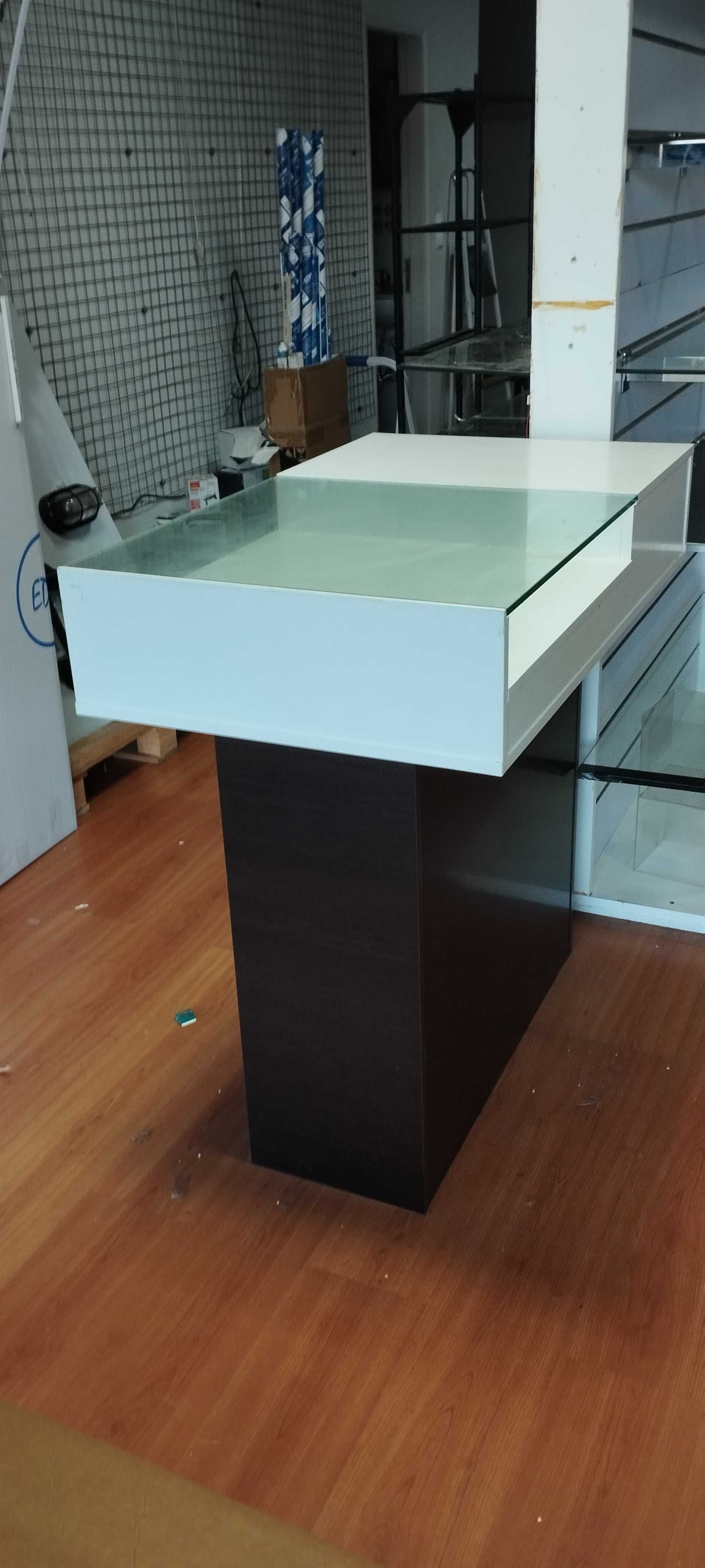 Mesa de amostras ou atendimento (modelo único)