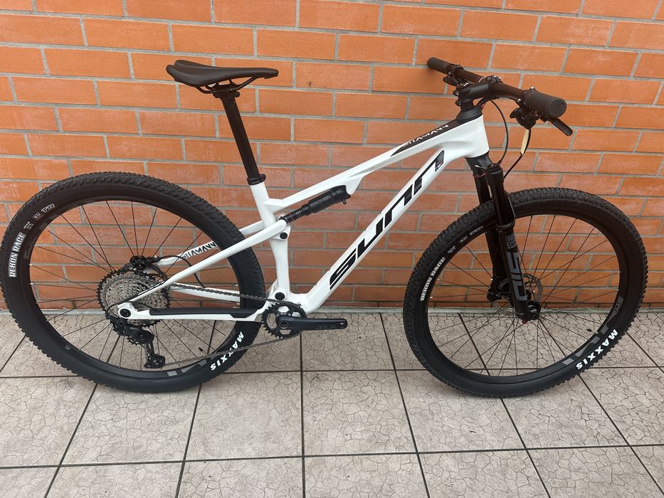 Bicicleta Btt Roda 29 carbono  suspensao Total Sunn Sid