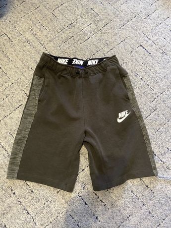 Продам шорты Nike размер m-s Найк