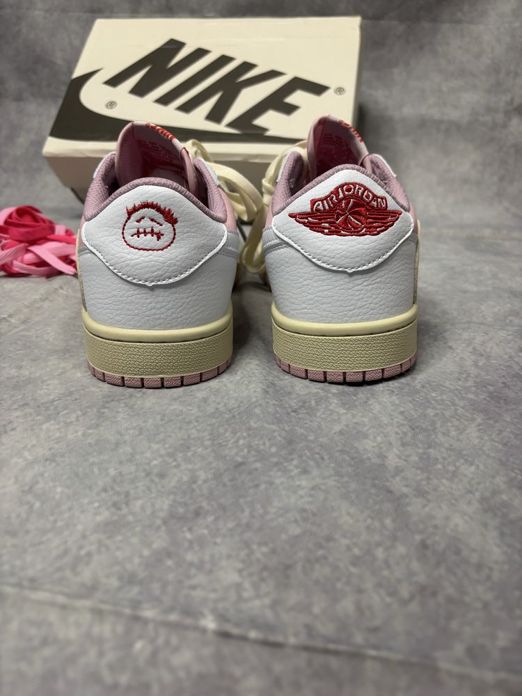 Кроссовки Nike Air Jordan 1 low x Travis Scott Pink-White-Beige , найк