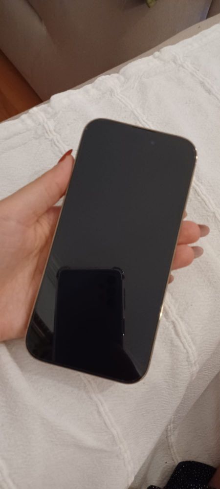 Iphone 14 pro dourado