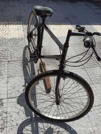 Bicicleta preta de adulto