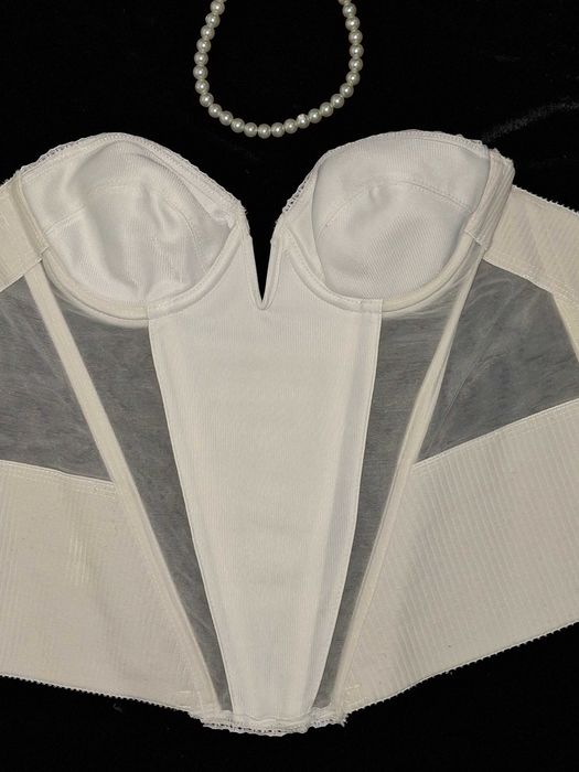 Білий корсет облягаючий з відкритим верхом — елегантний, як новий