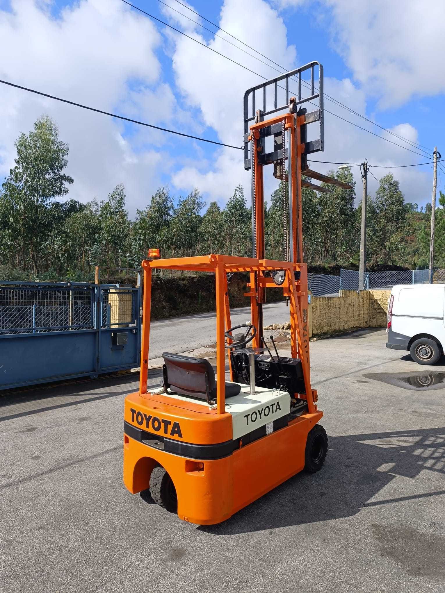 Empilhador Elétrico TOYOTA
