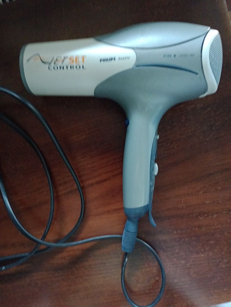 Suszarka do włosów PHILIPS JetSet Control 1900W
