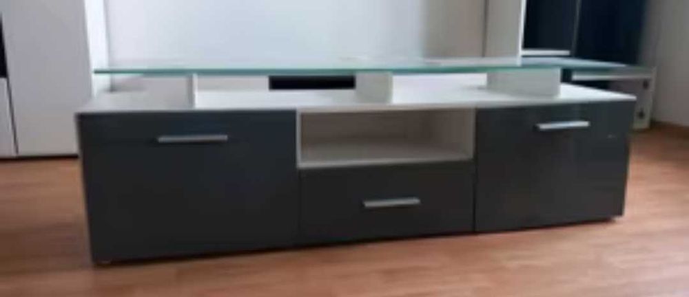 Меблі, техніка, килими, велосипед