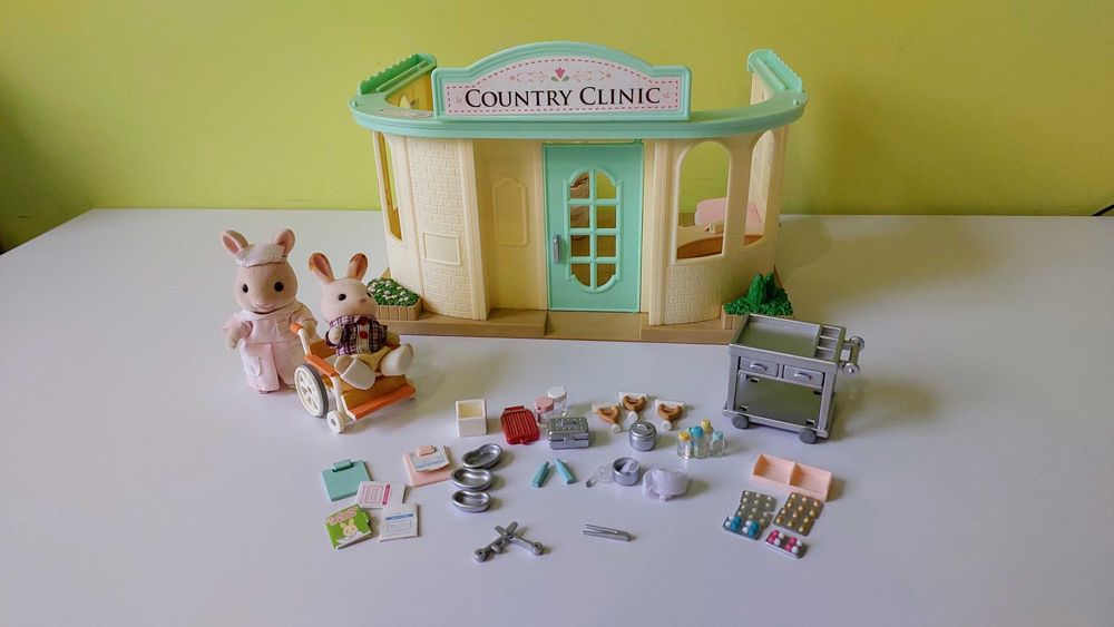 Продам великий набір Sylvanian families лікарня