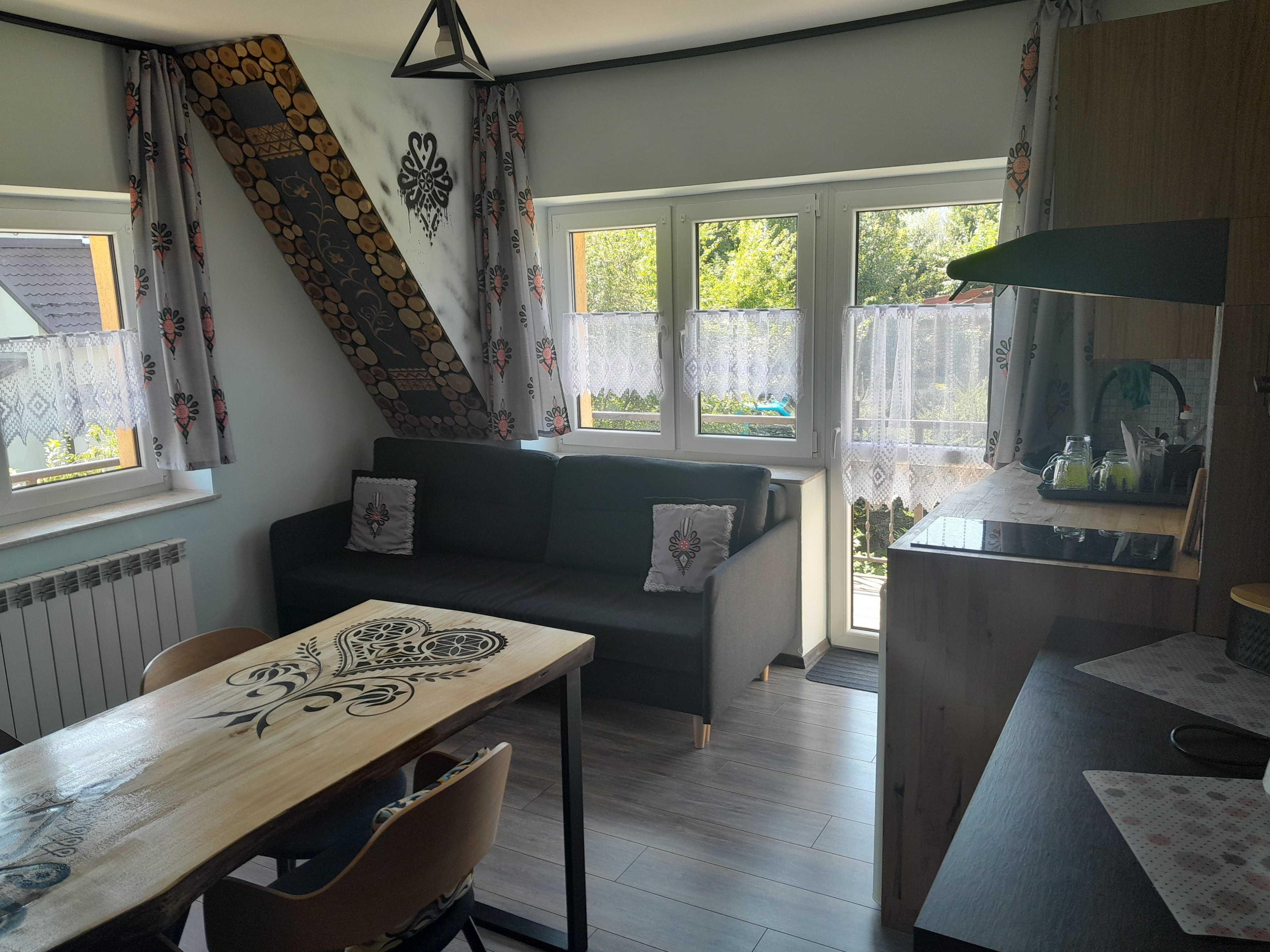 Noclegi Zakopane. Apartamenty  ZAKĄTEK POD GIEWONTEM z widokiem na gór
