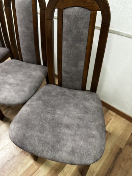Krzeslo , szare , nowa tapicerka drewniane brazowe