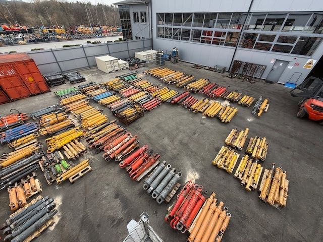 Siłownik hydrauliczny stary typ 1300 mm