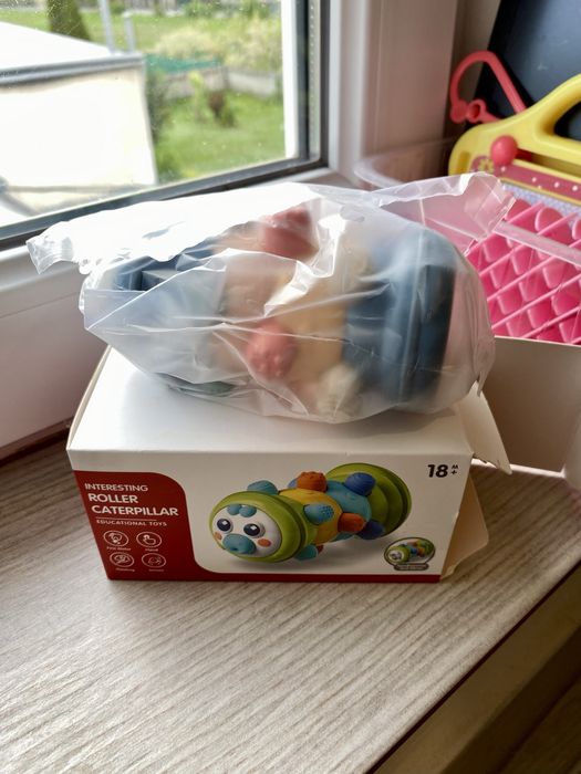 Брязкальце з пищалка і пальчикова гра Гусениця