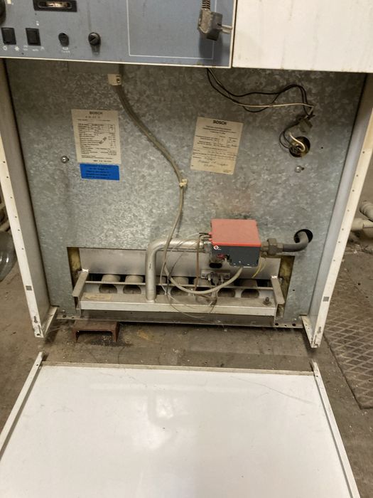 Котёл отопления газовый .