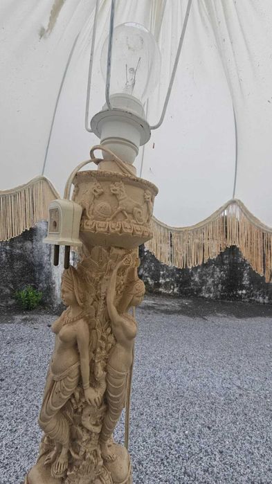 Candeeiro de Pé feito em Gesso