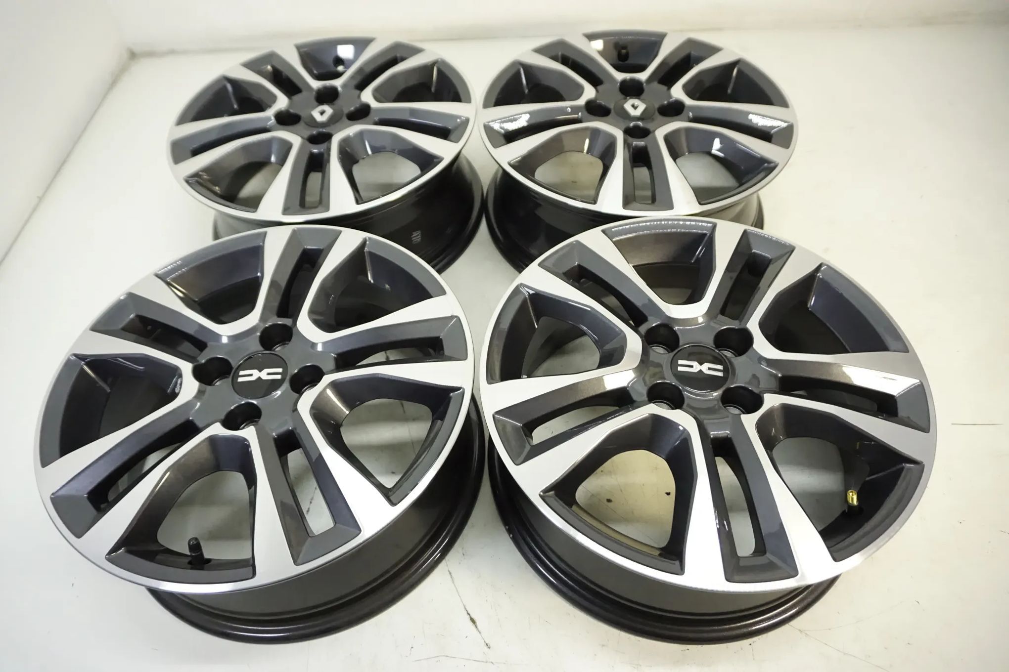 Felgi Aluminiowe 16 Renault Captur Zoe Clio Dacia Logan Dokker Sandero Jogger Stepway Lodgy ET37 ORYGINAŁ