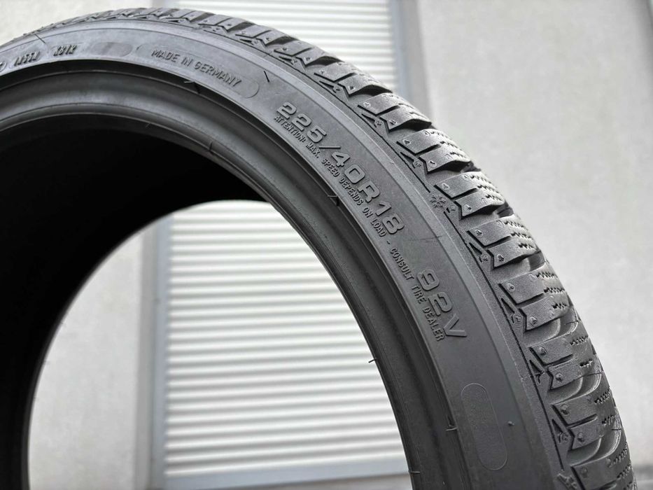 2szt zimowe 225/40R18 GoodYear 8,2mm 2024r świetny stan! Z889 gwarancj