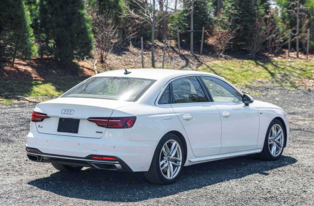 Audi A4 quattro Premium Plus S Line      2023