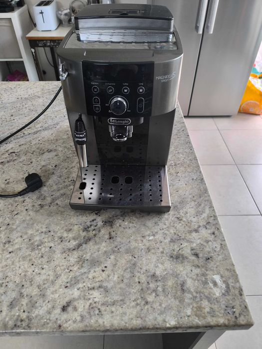 Vendo máquina automática delonghi