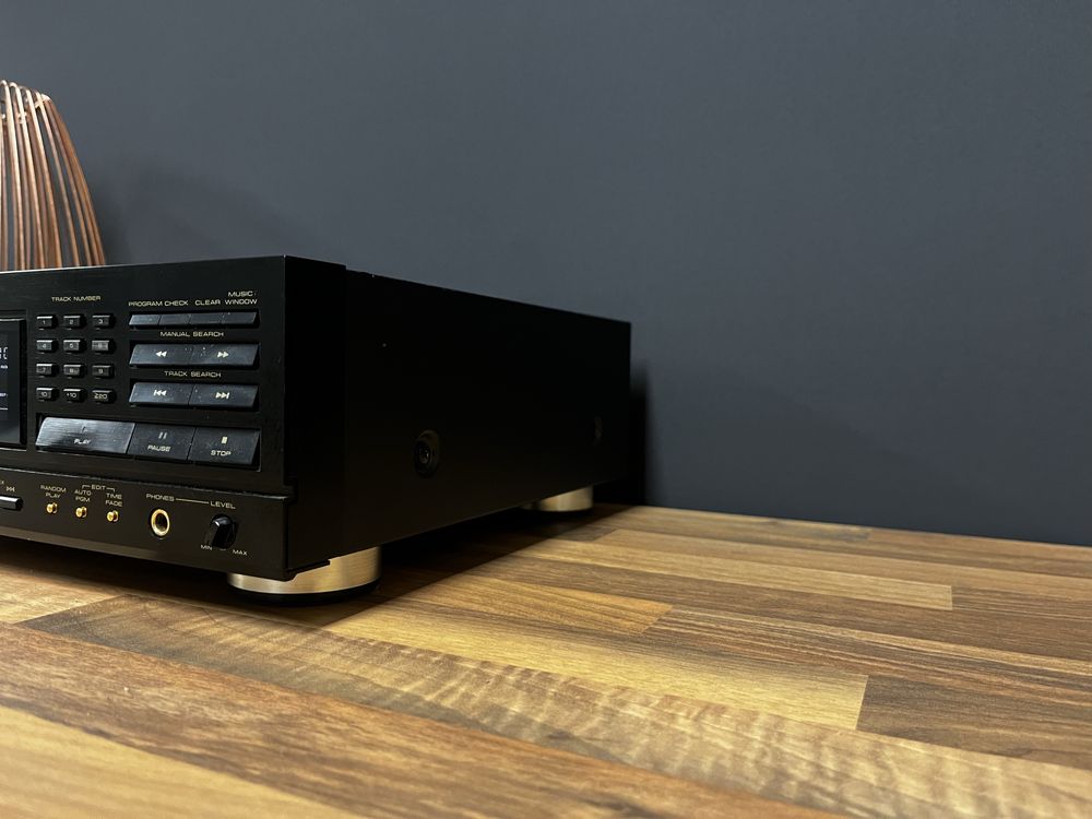 Pioneer PD-7100 - odtwarzacz CD lata 90-te wysoki model