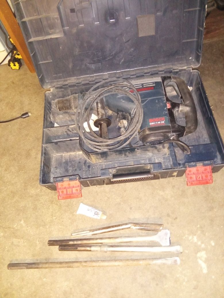 Sprzedam młot do kucia i wiercenia firmy Bosch professional