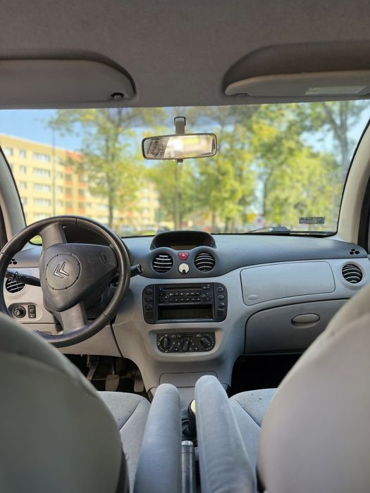 Auto Citroen C3 srebrny / 2004 / hatchback / benzyna