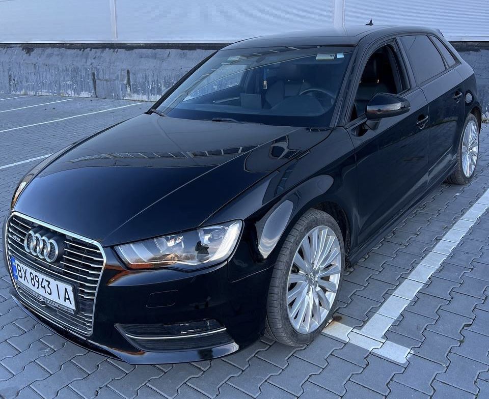 Audi A3 E-tron 2016 рік