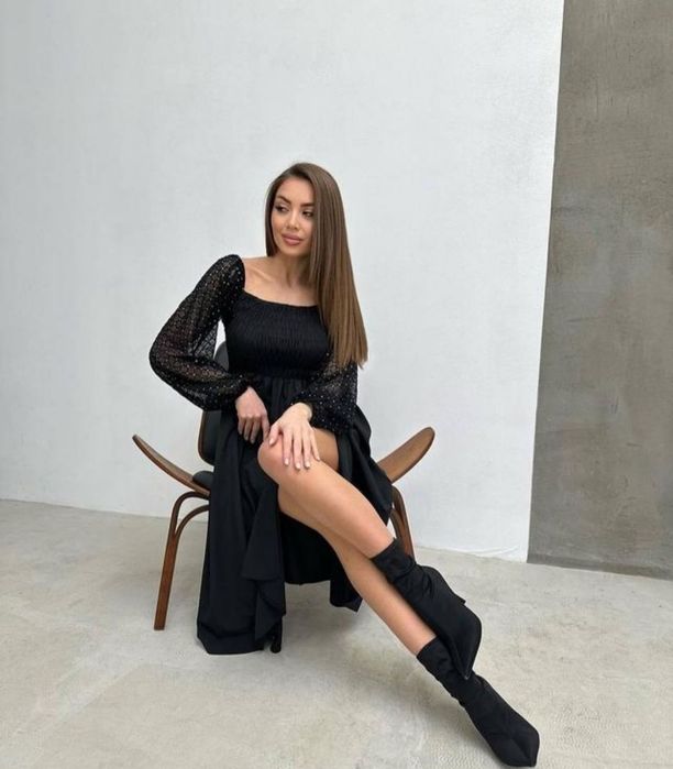Гарна чорна сукня