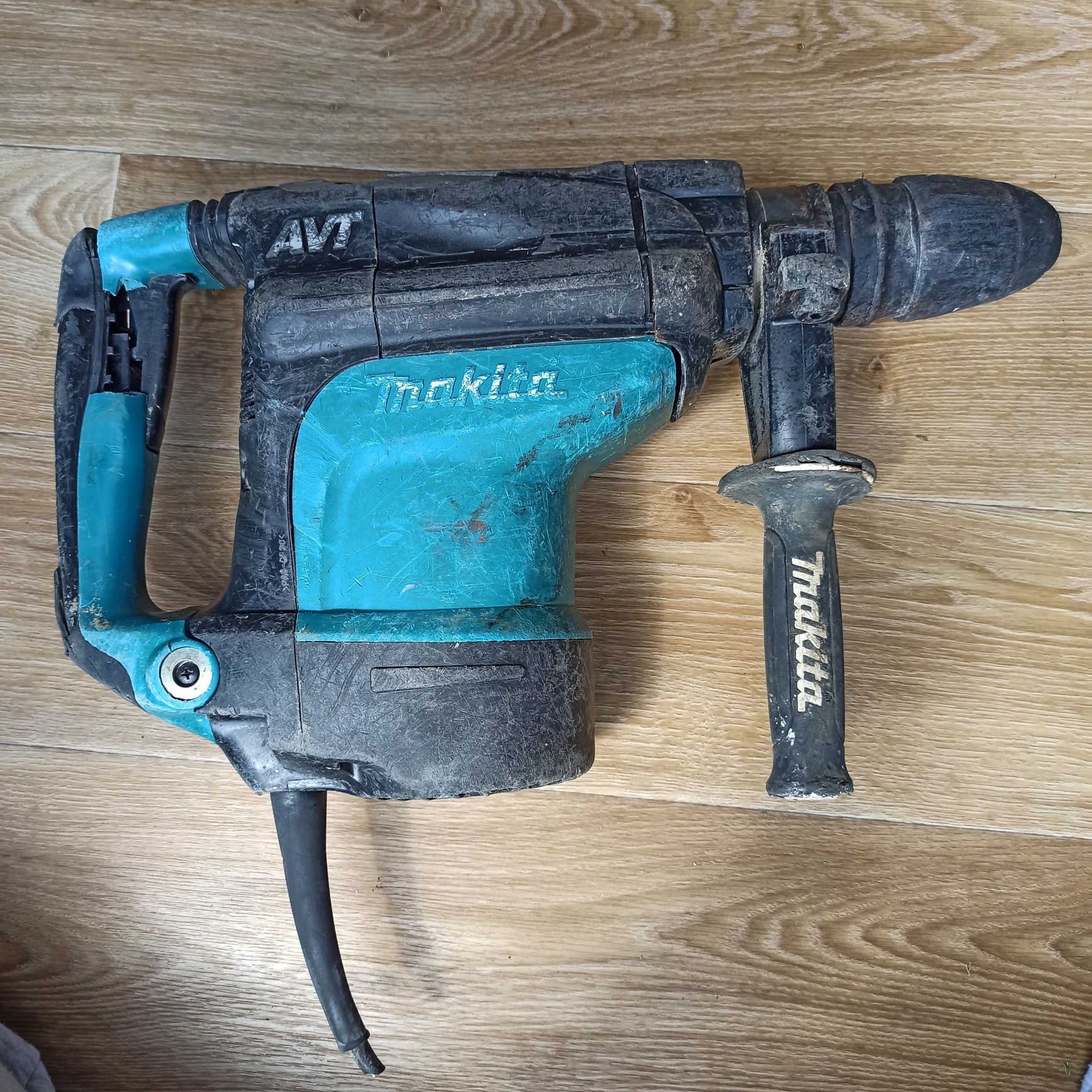 Młot udarowo obrotowy do kucia MAKITA HR4511C 9,4J 110V 1350W SDS-MAX