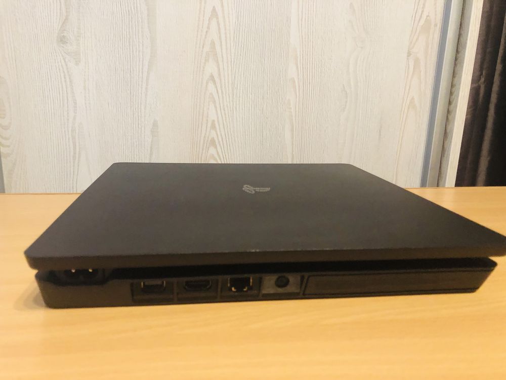Playstation 4 slim