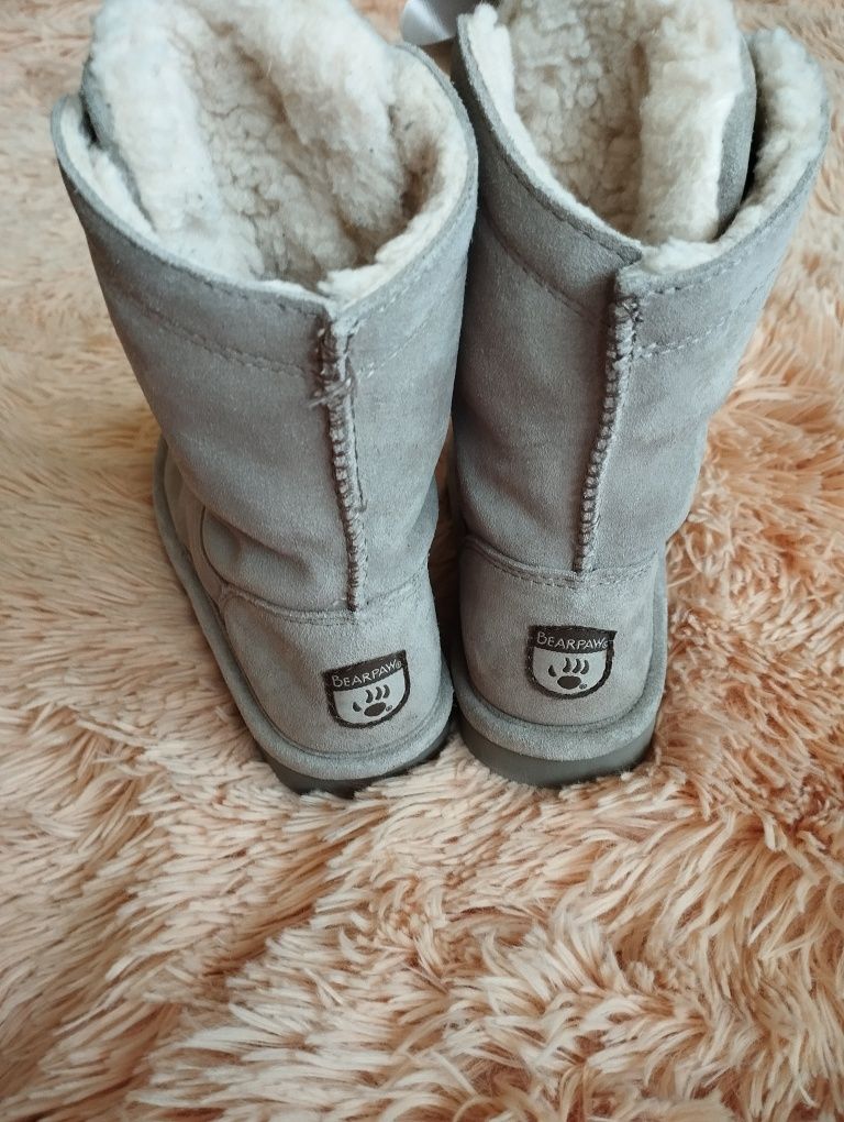 Зимові чобітки ( угі) на дівчинку Bearpaw