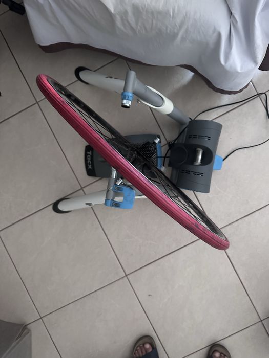 Rolos da TACX e roda para o mesmo