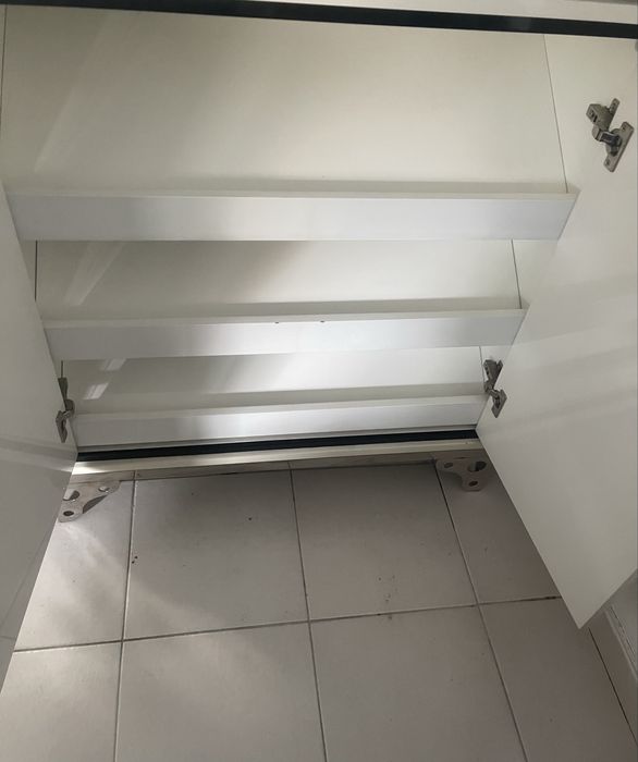 Moveis e espelhos de sala