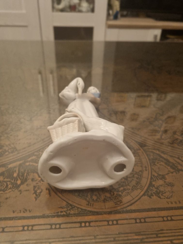 Porcelanowa figurka gęsiarki  - Wschodnie Niemcy