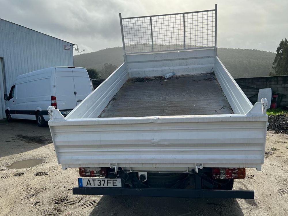 Nissan Atlon  basculante