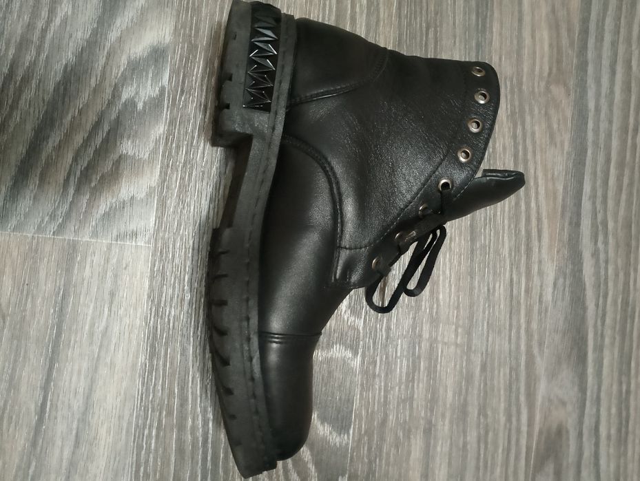 Женские зимние ботинки