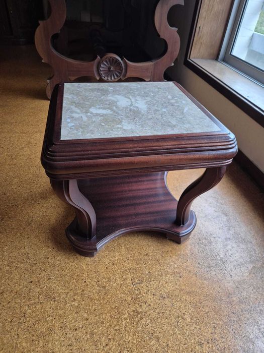 Mesa de Apoio com Mármore