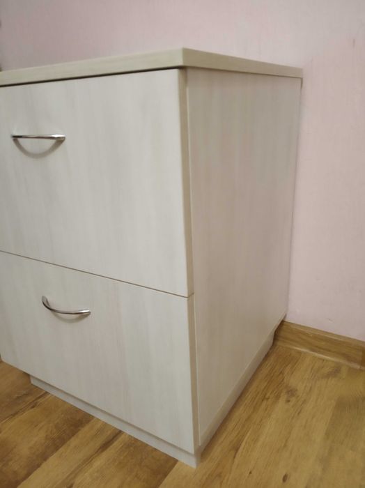 Тумбочка офісна, прикроватна