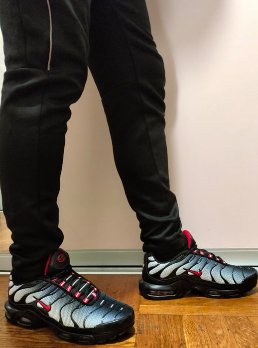 Продам кросівки NIKE АІR MAX у відміному стані.