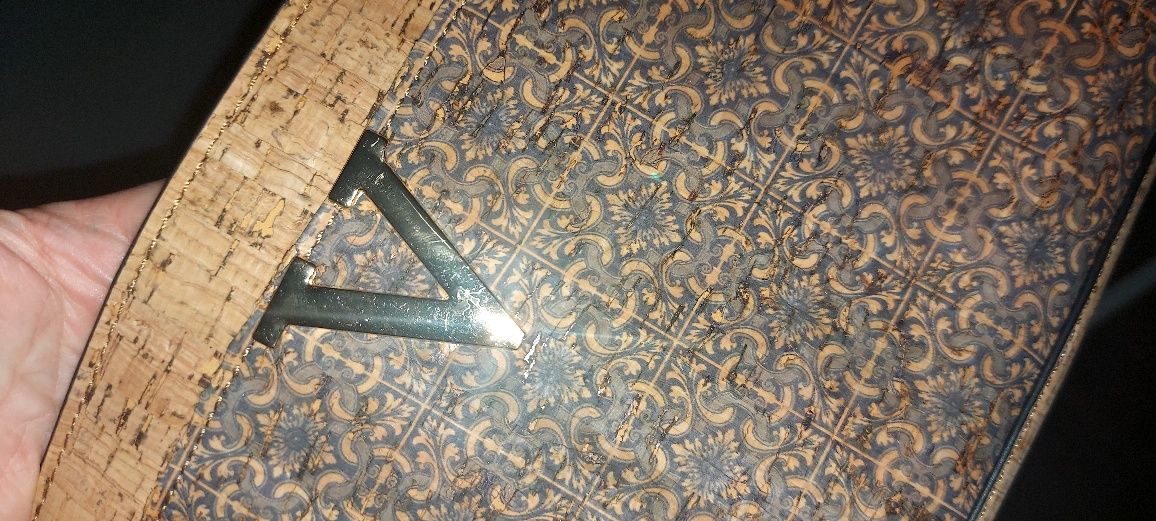 Mala em cortiça com padrão