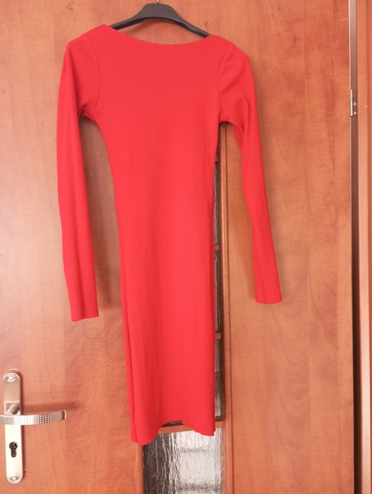 Sprzedam czerwoną sukienkę firmy Pakuten