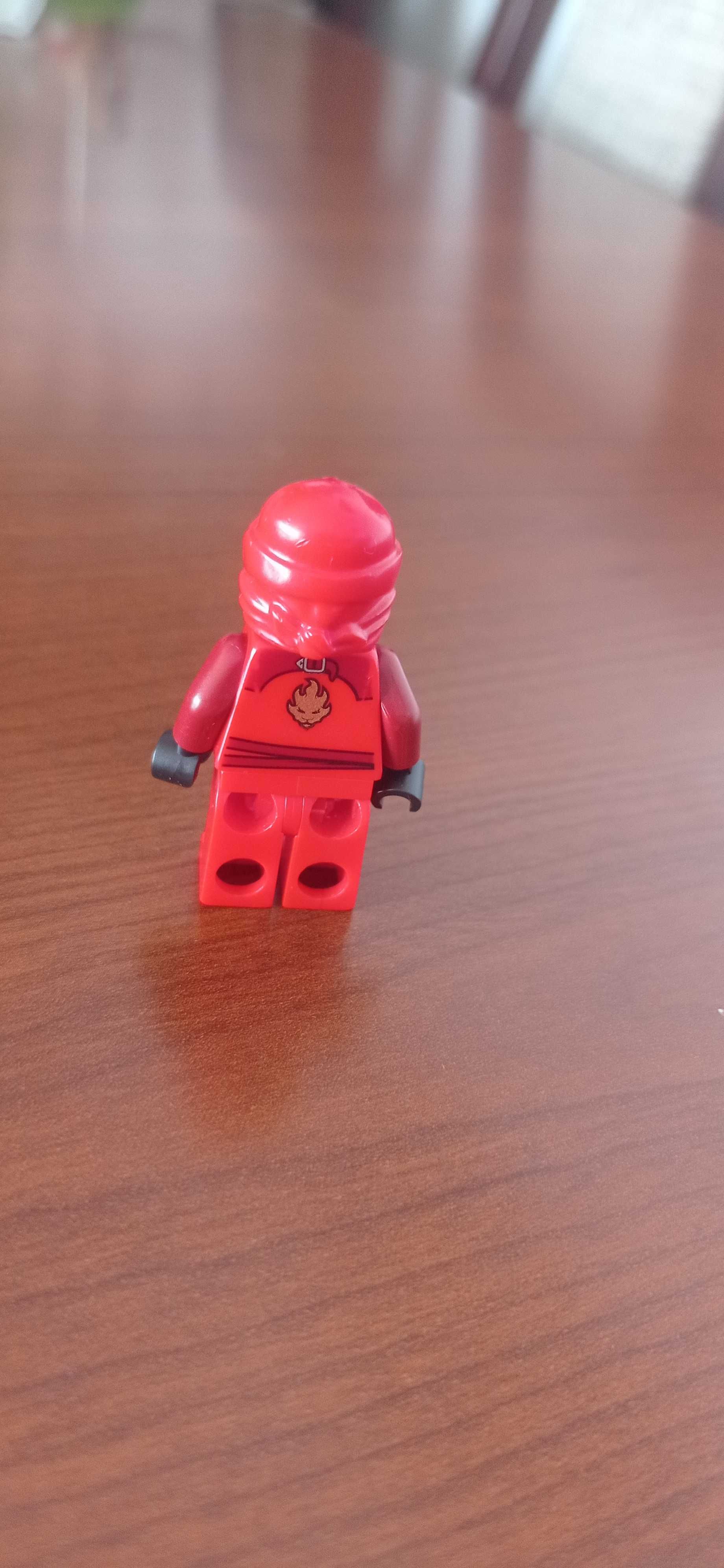 Figurka LEGO, czerwony ludzik