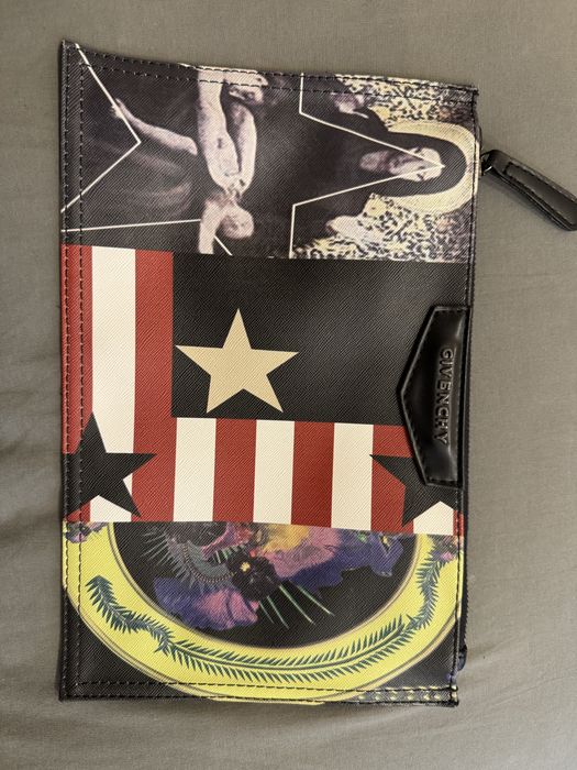 Клатч Givenhy косметичка. В отличном состоянии