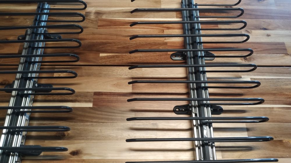 Cabide porta-calças extensível