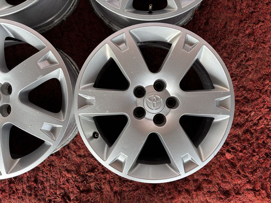 Original Toyota Avensis Corolla Prius R16 5x100