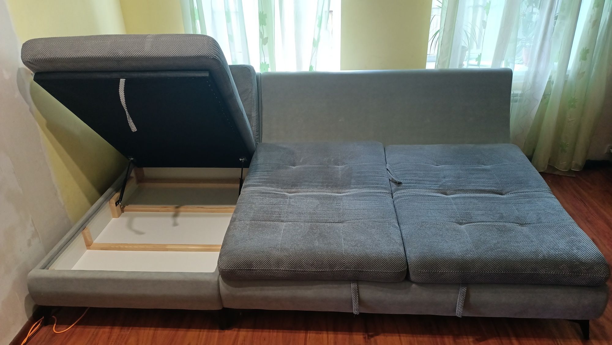 Продам диван в гарному стані