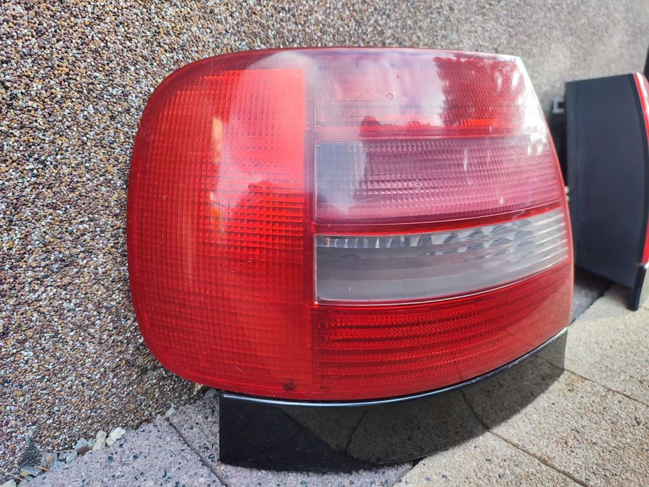 Lampa Tylna Prawa Lewa Audi A4 B5 Sedan Lift