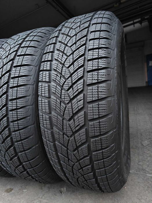 GoodYear UltraGrip Performance шини зима R17 215 65 комплект