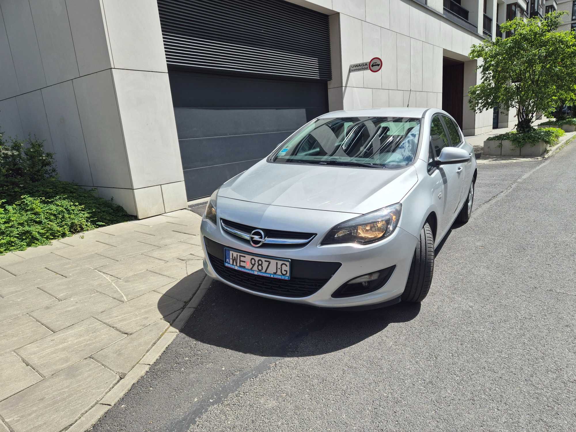 Opel Astra Salon Polska