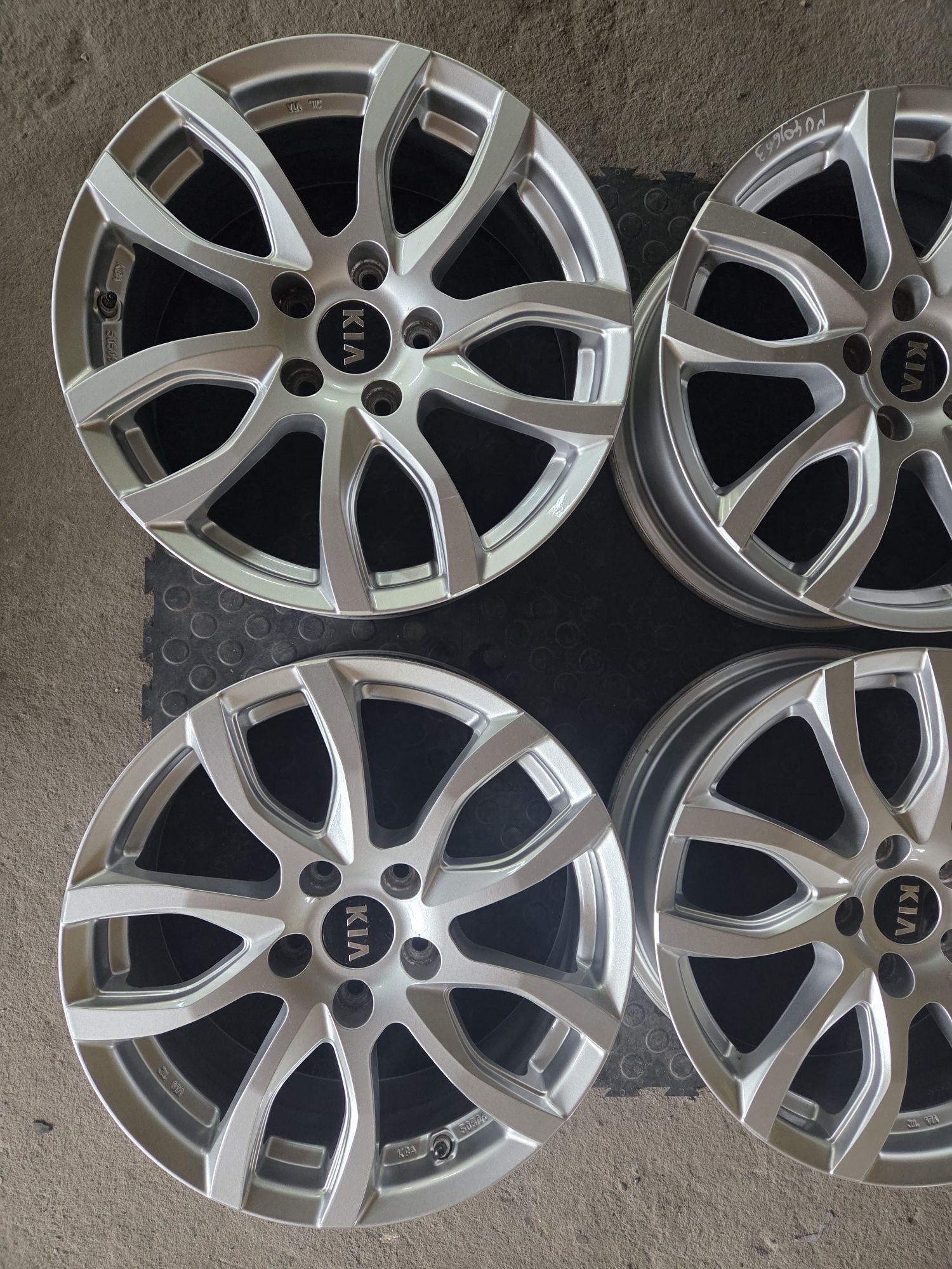 Felgi Aluminiowe 5x114,3 7Jx17 ET47 Kia Huinday Mazda