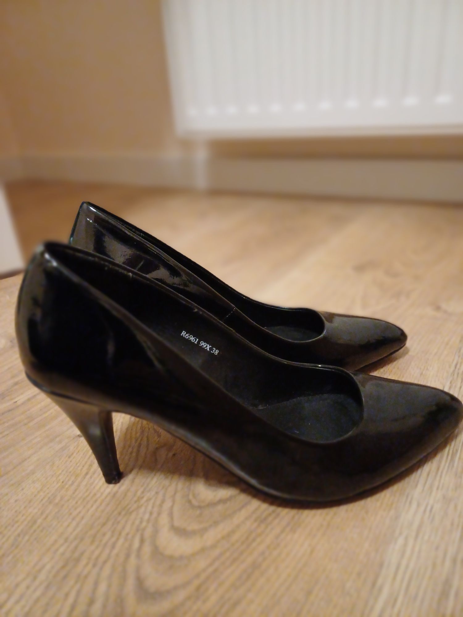 Buty lakierkowane szpilki