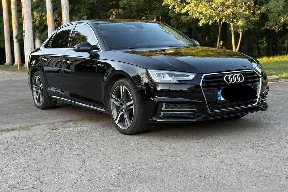 Продам Audi A4 2017 года